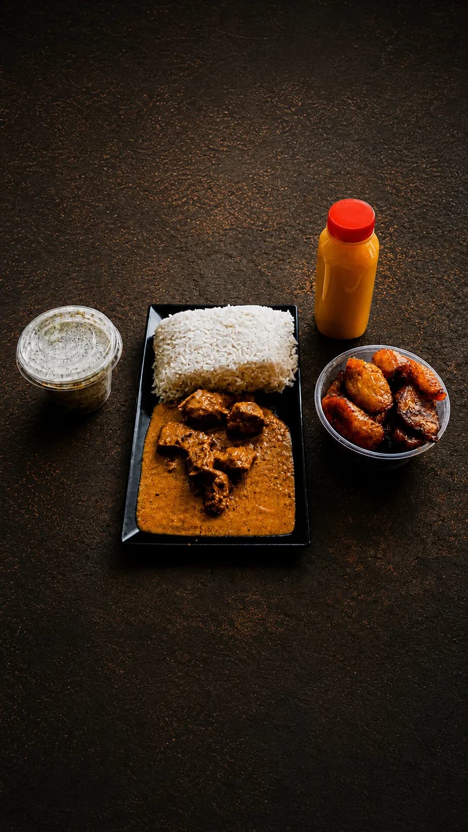 Menu mafé complet avec riz blanc, alloco et boissons maison